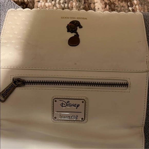 Winnie the Pooh Cream Clutch Wallet Loungefly & Disney Hard Tag VERY RARE - Picture 4 of 16
